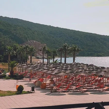на метри от плажа Sveti Vlas